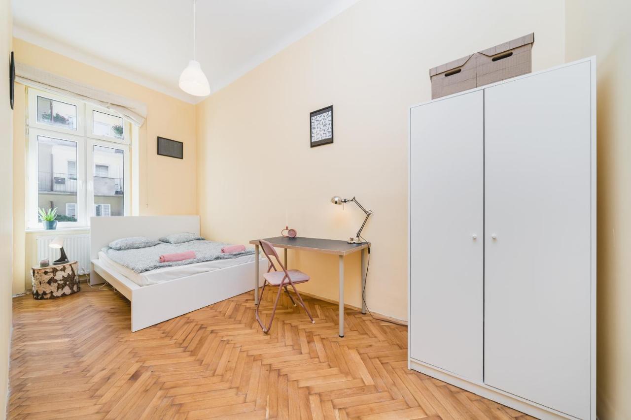Homely 4 Bedroom Apartment - Old Town - By Upstairs Краків Екстер'єр фото