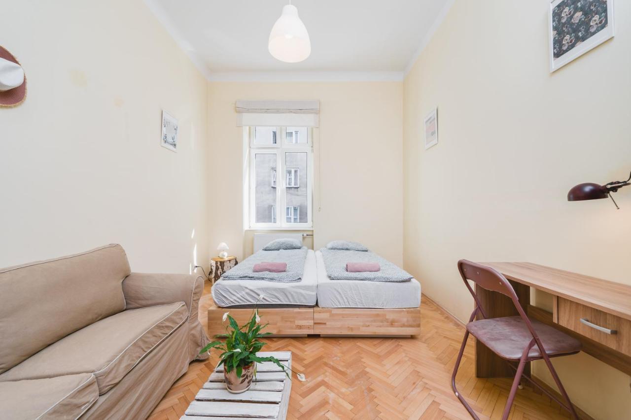 Homely 4 Bedroom Apartment - Old Town - By Upstairs Краків Екстер'єр фото