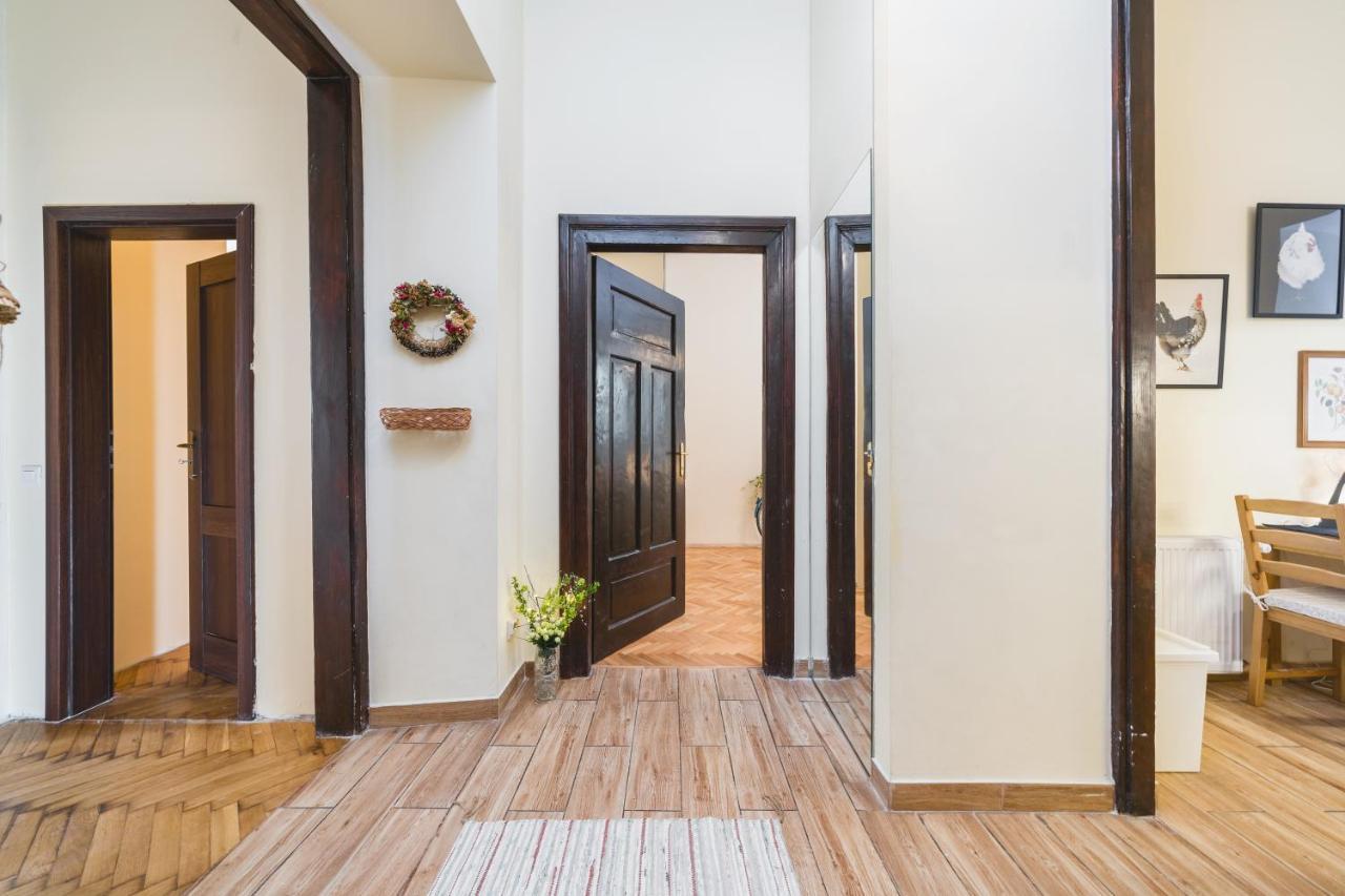 Homely 4 Bedroom Apartment - Old Town - By Upstairs Краків Екстер'єр фото