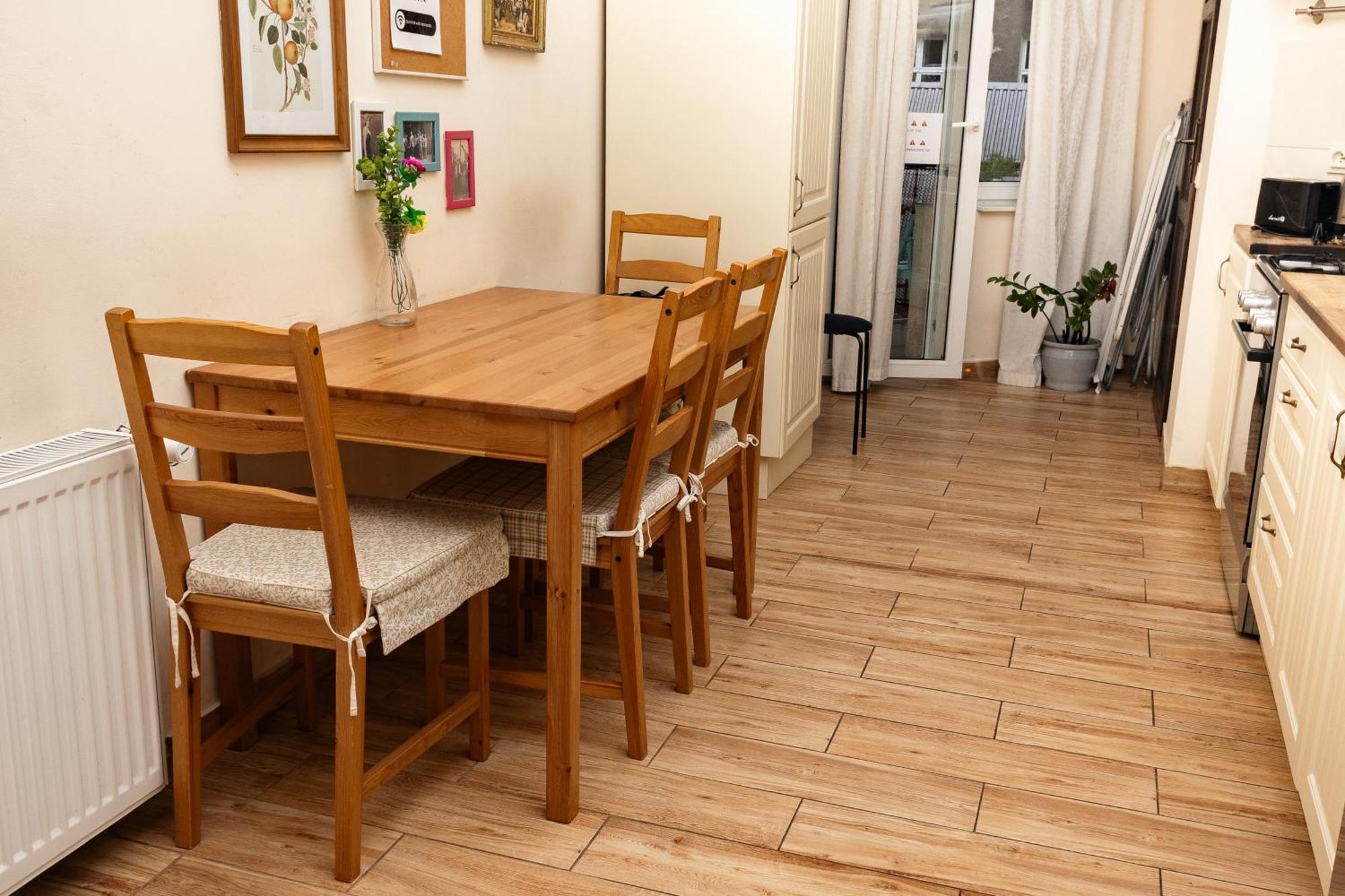 Homely 4 Bedroom Apartment - Old Town - By Upstairs Краків Екстер'єр фото