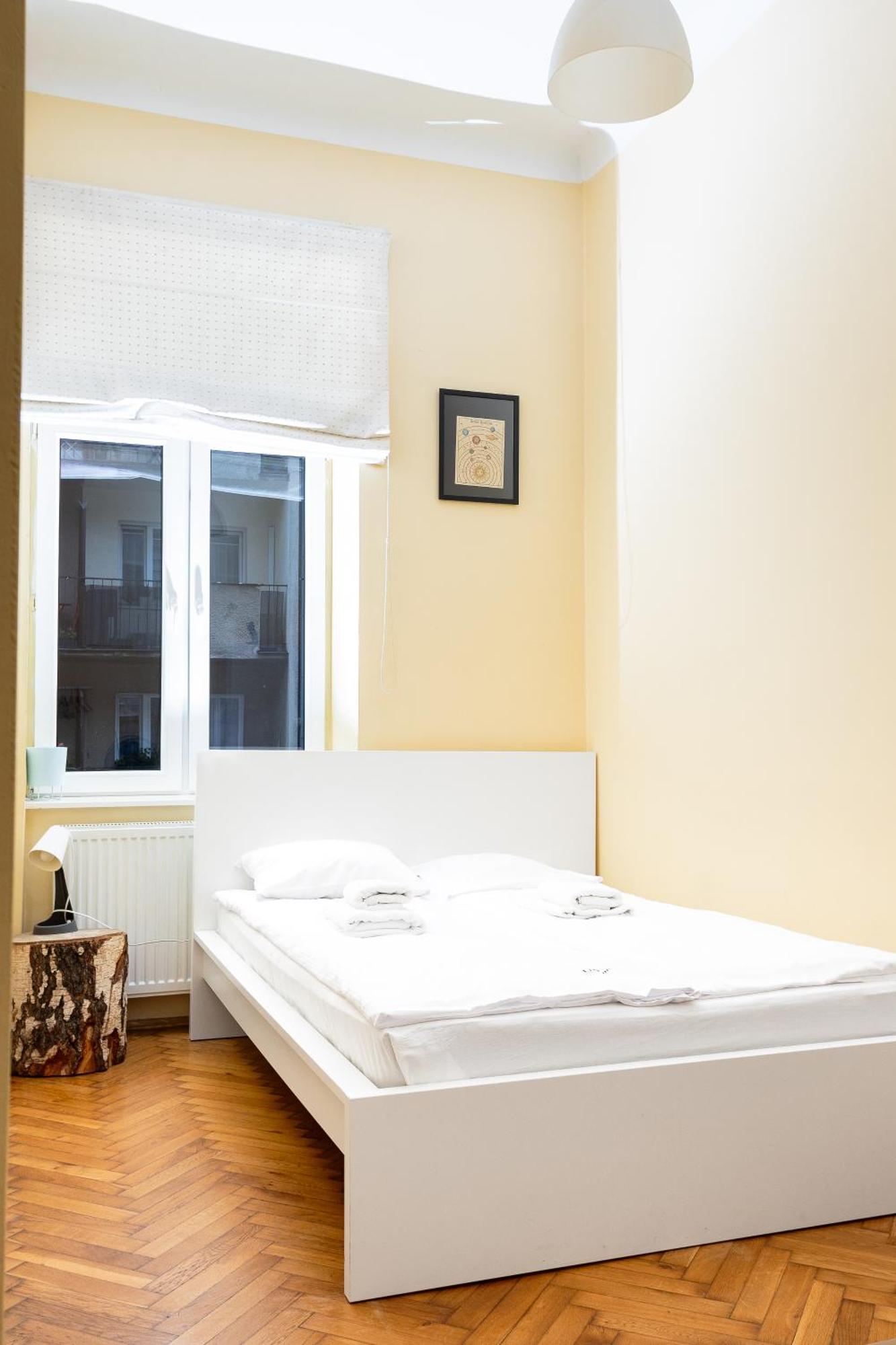 Homely 4 Bedroom Apartment - Old Town - By Upstairs Краків Екстер'єр фото