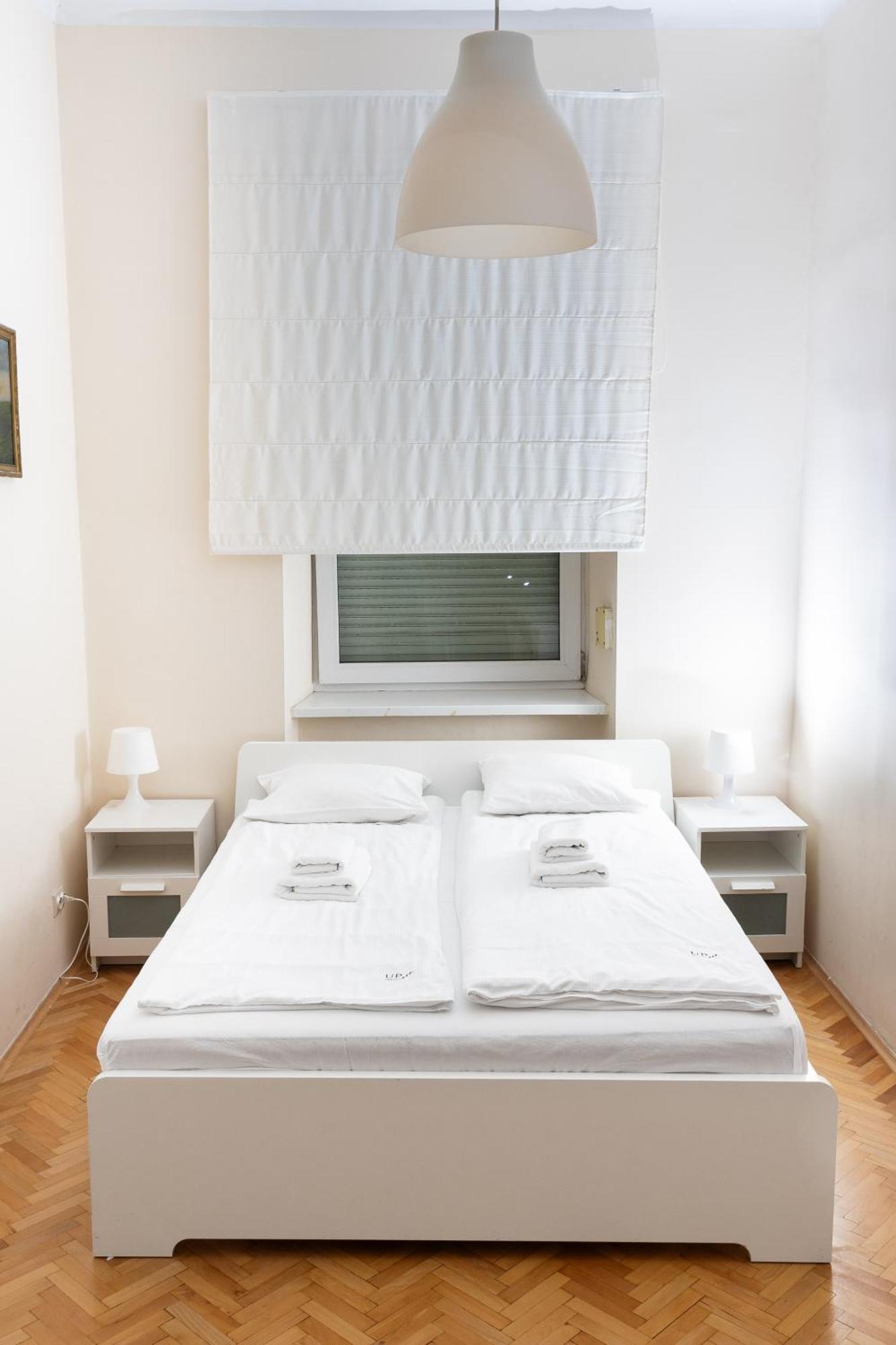 Homely 4 Bedroom Apartment - Old Town - By Upstairs Краків Екстер'єр фото
